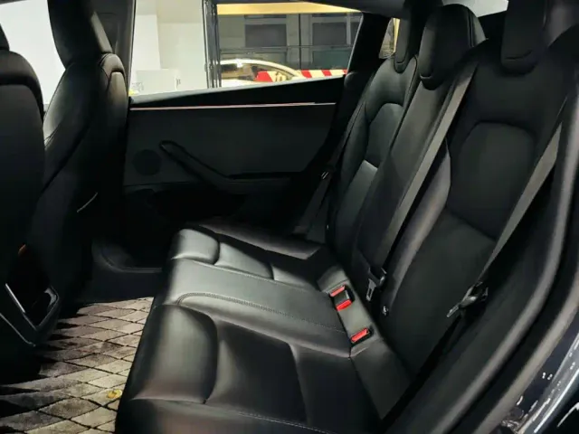 Tesla Model 3 — Фото автомобиля 9