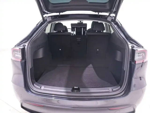 Tesla Model Y — Фото автомобиля 12
