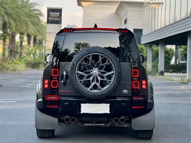 Land Rover Defender — Фото автомобиля 8