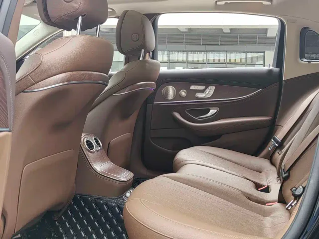Mercedes-Benz E-Class — Фото автомобиля 14