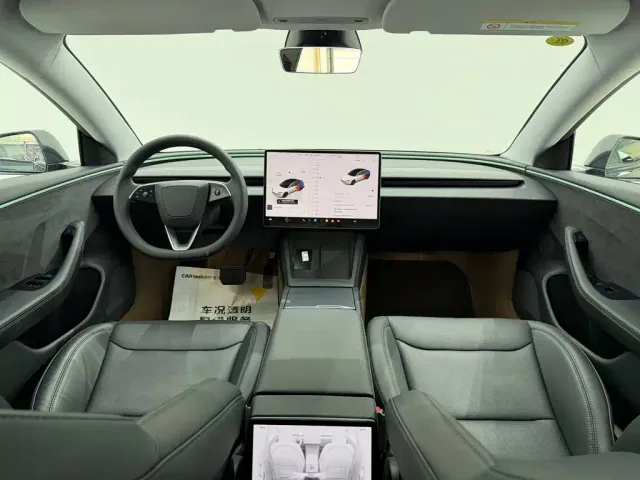 Tesla Model 3 — Фото автомобиля 13