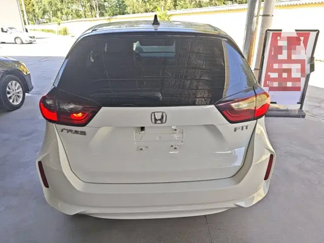 Honda Fit — Фото автомобиля 5