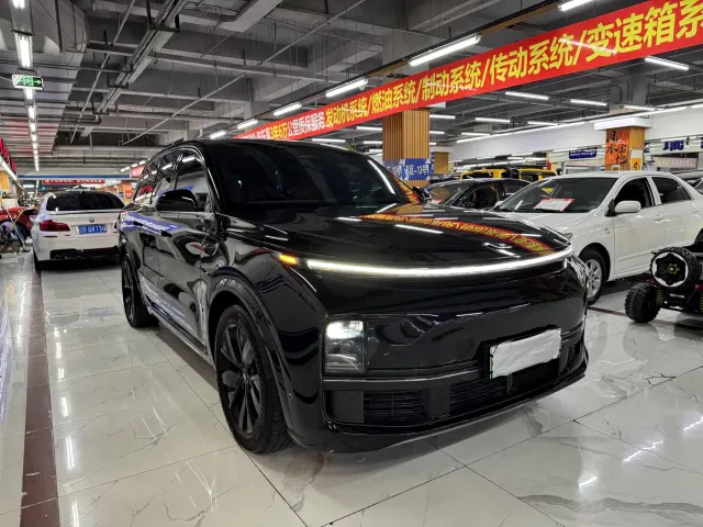 Li Auto L8 — Фото автомобиля 3