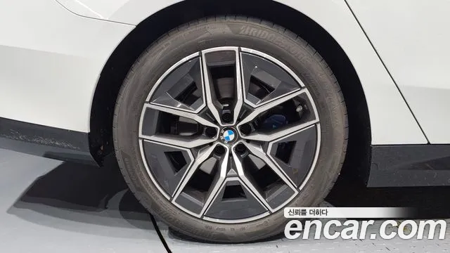 BMW 5 Series G60 — Фото автомобиля 5
