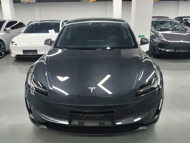 Tesla Model 3 — Фото автомобиля 2