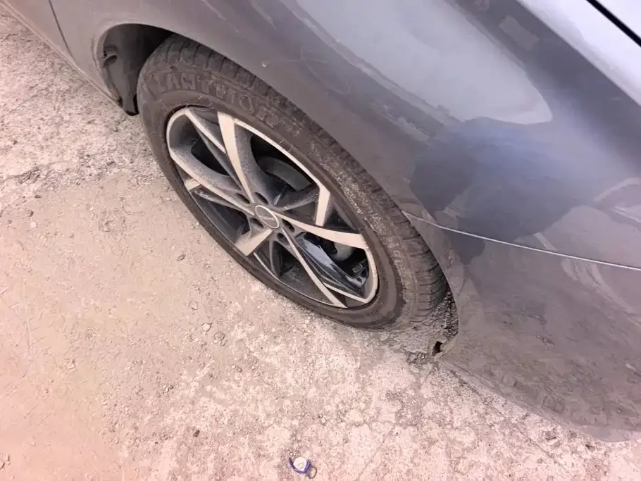 Roewe Roewe i5 2023 1.5L CVT Honor Edition — Фото автомобиля 6