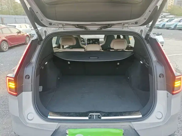 Volvo XC70 Plug-in Hybrid — Фото автомобиля 18