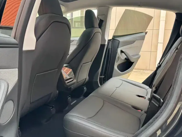 Tesla Model Y — Фото автомобиля 8