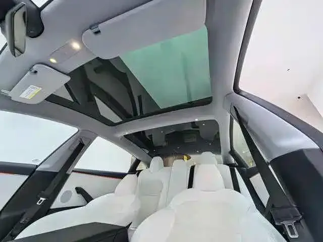 Tesla Model 3 — Фото автомобиля 11