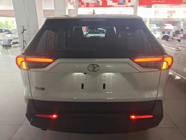 Toyota RAV4 — Фото автомобиля 5