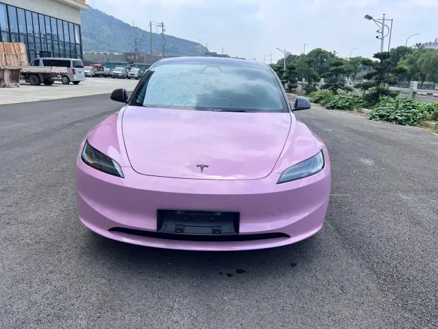 Tesla Model 3 — Фото автомобиля 2