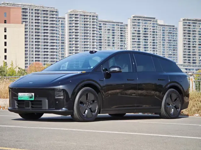 Фотография автомобиля — Li Auto i6