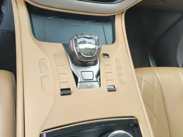 Denza Denza D9 2022 DM-i 970 All-Wheel Drive Honor Edition — Фото автомобиля 16