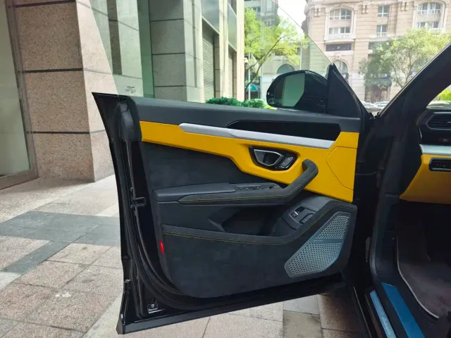 Lamborghini Urus — Фото автомобиля 6