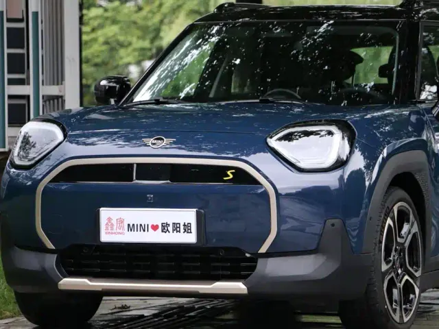 MINI Electric MINI ACEMAN — Фото автомобиля 17