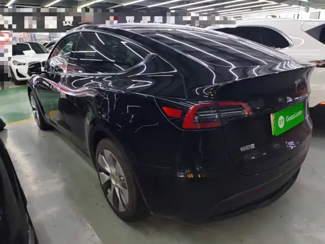 Tesla Model Y — Фото автомобиля 22