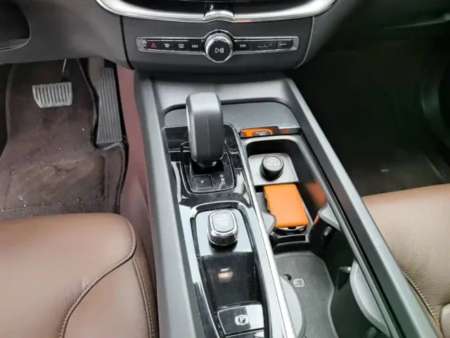 Volvo XC60 — Фото автомобиля 13