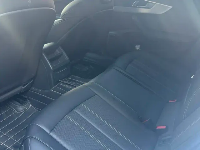 Audi A4L — Фото автомобиля 13