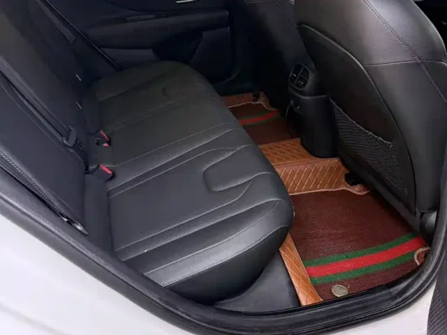 Hyundai Elantra — Фото автомобиля 8