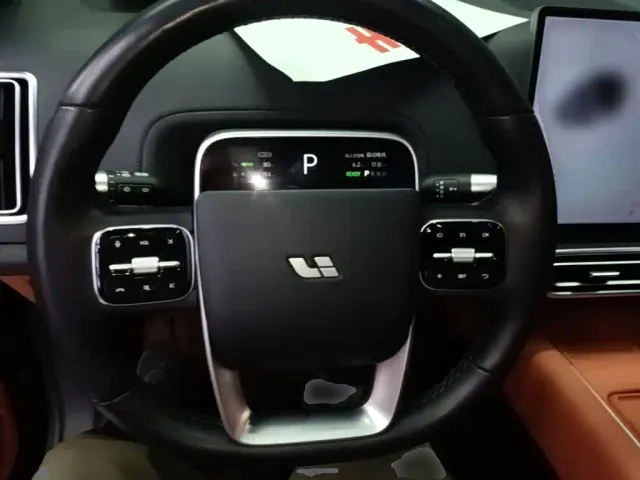 Li Auto L8 — Фото автомобиля 10