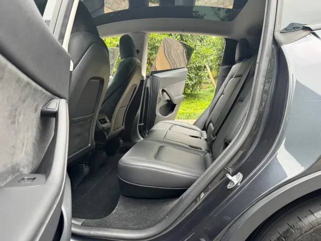 Tesla Model Y — Фото автомобиля 9