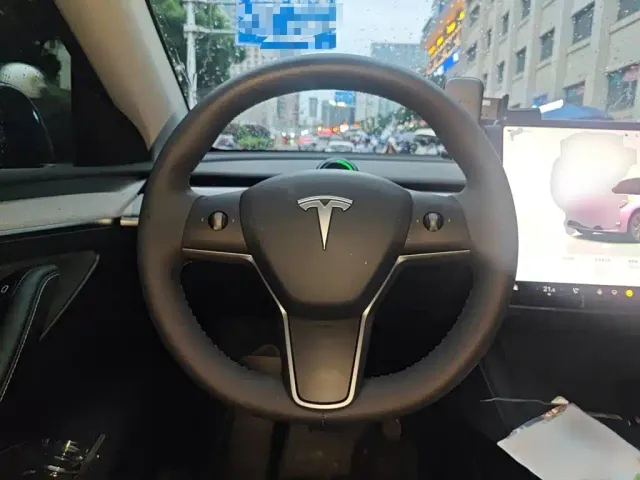 Tesla Model Y — Фото автомобиля 2