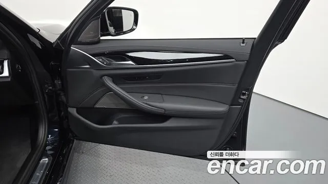 BMW 5 Series G30 — Фото автомобиля 13