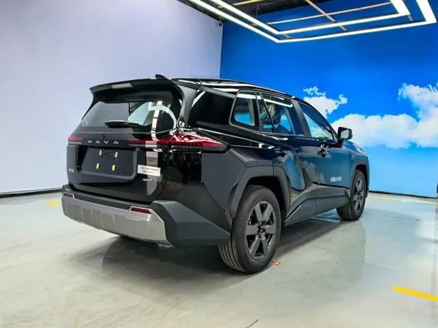 Toyota RAV4 — Фото автомобиля 4