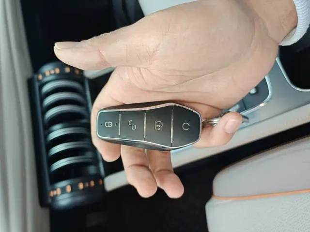 BYD Yuan PLUS — Фото автомобиля 8