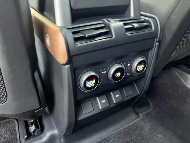 Land Rover Defender — Фото автомобиля 19