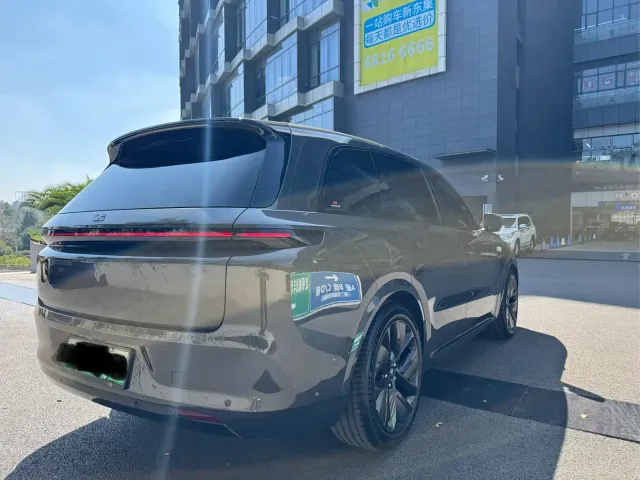 Li Auto L8 — Фото автомобиля 14
