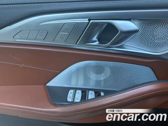 BMW 8 Series G15 — Фото автомобиля 10