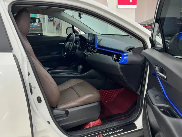 Toyota C-HR — Фото автомобиля 7
