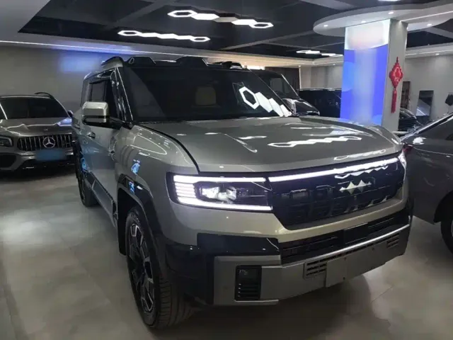 BYD FangChengBao Leopard 8 — Фото автомобиля 3