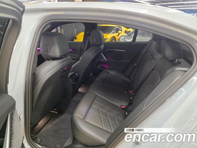BMW 5 Series G60 — Фото автомобиля 6