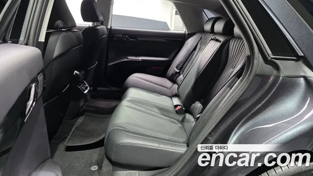 Hyundai Grandeur Grandeur (GN7) 2.5 Бензин 2WD — Фото автомобиля 11