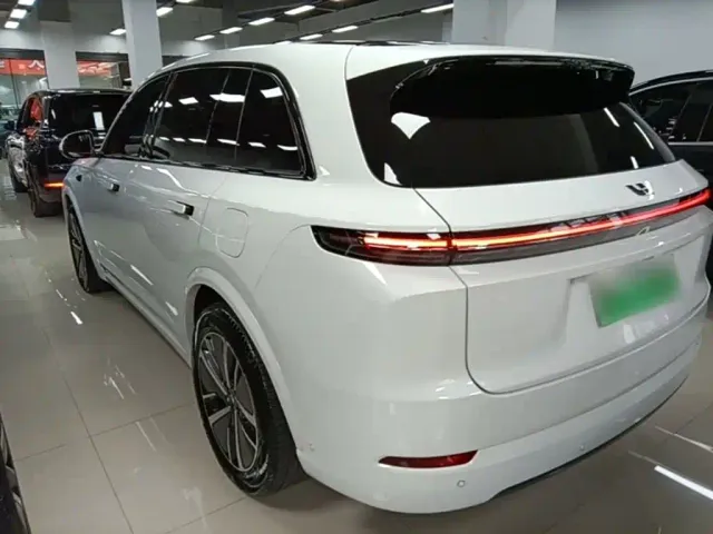 Li Auto L7 — Фото автомобиля 4