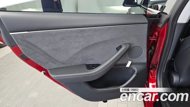 Tesla Model 3 — Фото автомобиля 14
