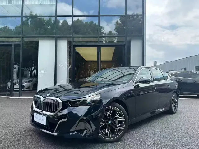 Фотография автомобиля — BMW 5 Series