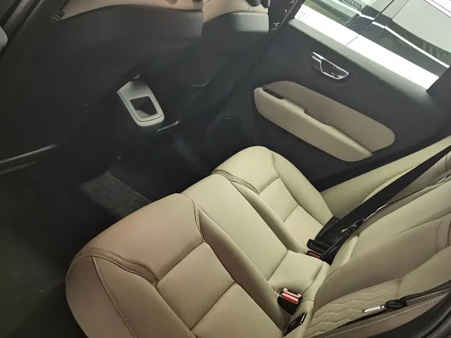 Volvo XC60 — Фото автомобиля 4