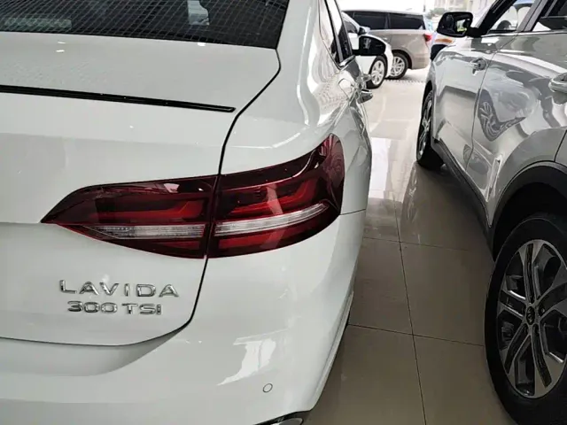 Volkswagen Lavida — Фото автомобиля 7