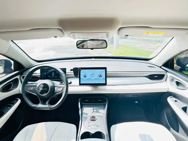 BYD Seal 05 DM-i — Фото автомобиля 8
