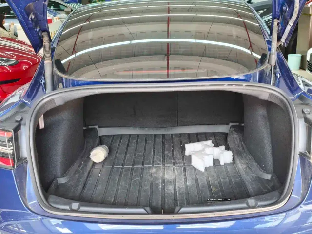 Tesla Model 3 — Фото автомобиля 6