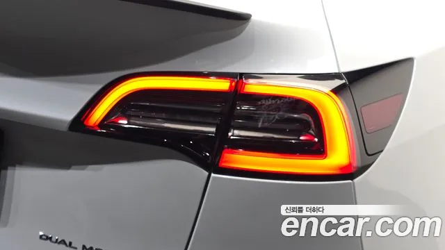 Tesla Model Y — Фото автомобиля 23
