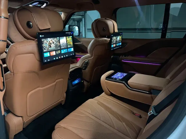 BYD U8 — Фото автомобиля 17