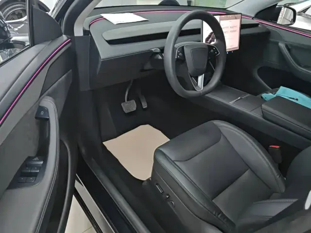 Tesla Model Y — Фото автомобиля 14