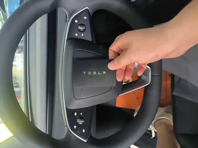 Tesla Model 3 — Фото автомобиля 8