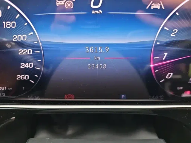 Mercedes-Benz E-Class — Фото автомобиля 8