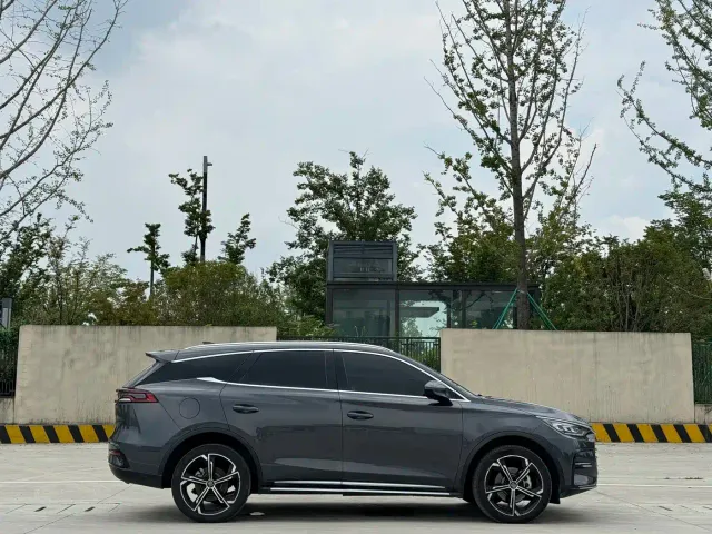 BYD Tang — Фото автомобиля 6