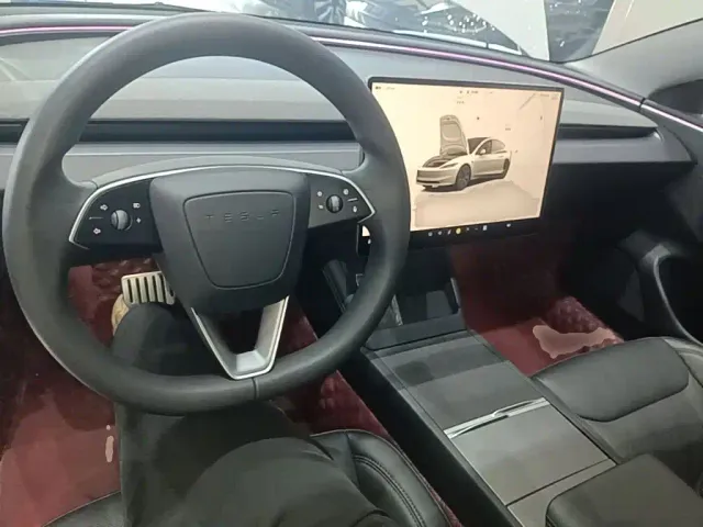 Tesla Model 3 — Фото автомобиля 9